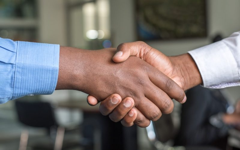 Classement de factures et documents administratifs