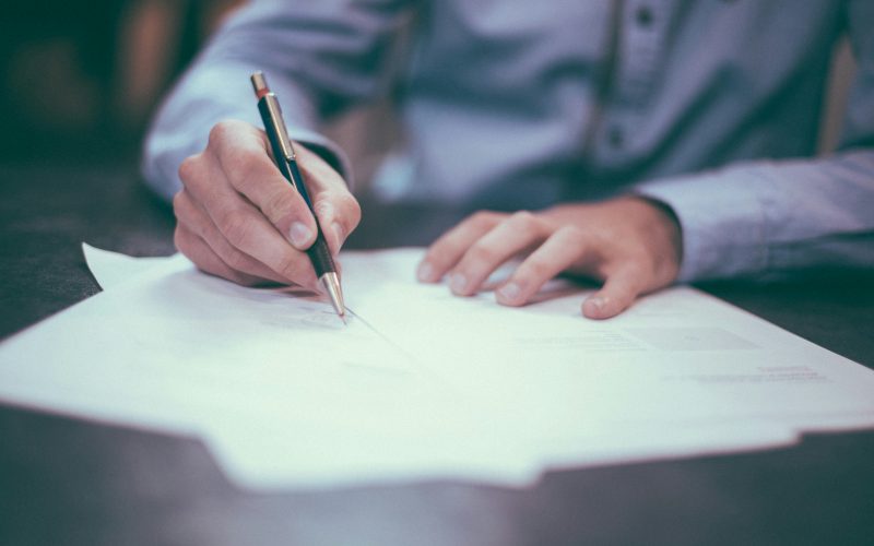 Signature d'un compromis de vente immobilier