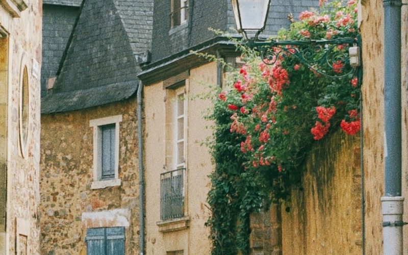 Rue pavée de la Vieille Ville du Mans — prix immobilier Le Mans 2026